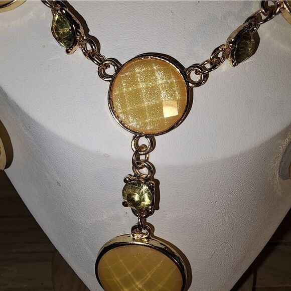 Vintage Yellow Lucite Goldtone NWOT 19"+2" - Picture 5 of 6